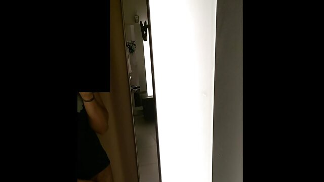 華やかなブルネットは彼氏にblowjobを与える 鈴木 一徹 動画 ドラマ