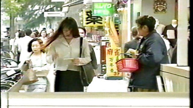 良い男は女の子を食べ、彼の足の間に来る 無料 エロ 動画 鈴木 一徹