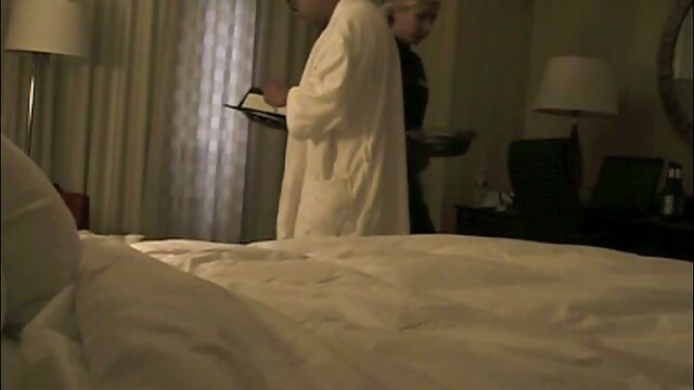 私は彼女がその男と家に帰ってきたときに私の娘が自慰行為を見つけました。 いってつ エロ